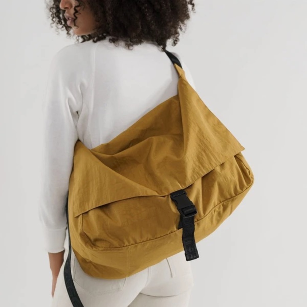 BAGGU Sport Travel Messenger Bag